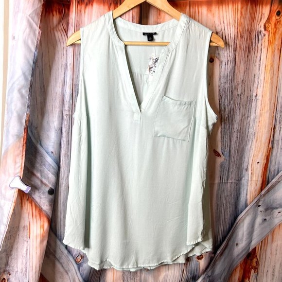 Torrid Tops - Nwt New Torrid Womens Sleeveless Shirt Top Blouse Sz 0
